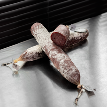 โหลดรูปภาพลงในเครื่องมือใช้ดูของ Gallery Beef Spianata Black Truffle
